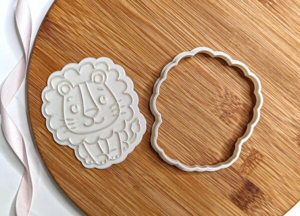 Lion Cookie Cutter + Stamp - Image 2